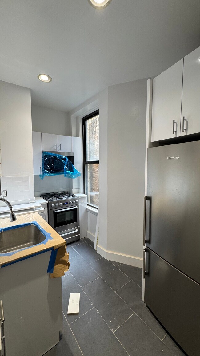 157 E 72nd St