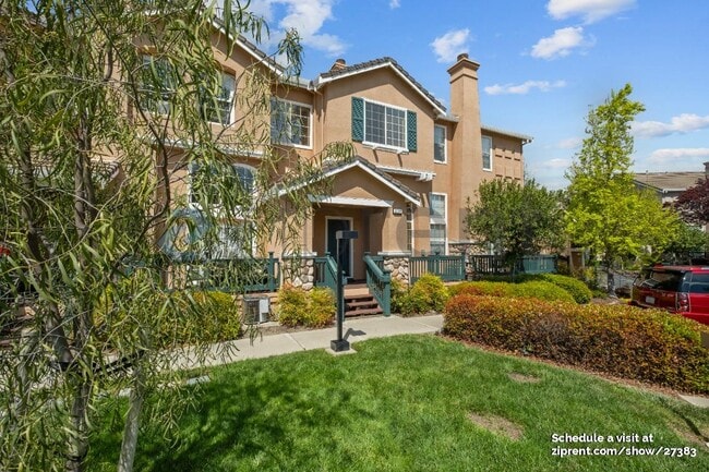 Photo - 2018 Swan St