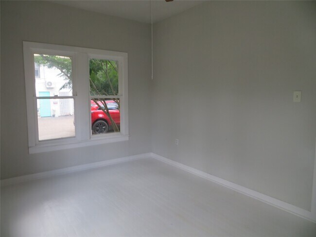 Photo - 1111 N Thompson St