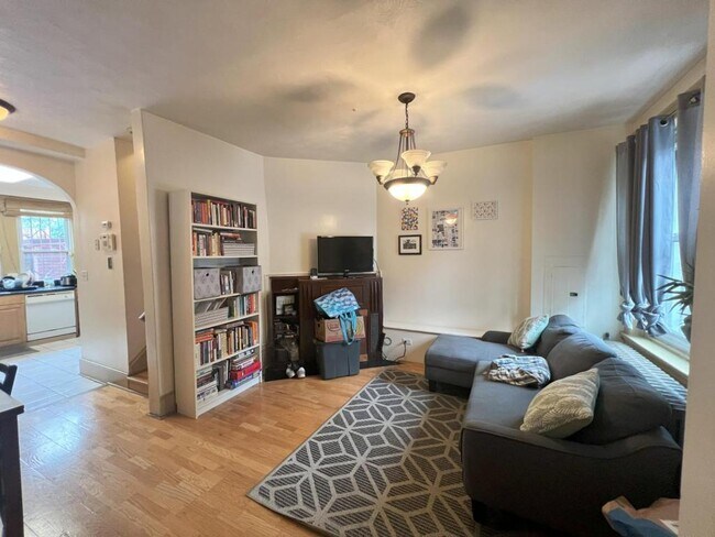 Photo - 1900 6th St NW