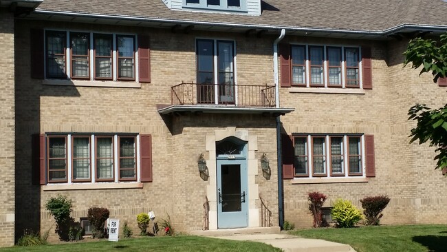 Building Photo - 2955 N 66th St Unit 201 Rental