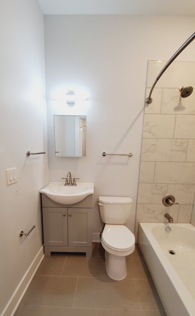 Photo - 4138 W Girard Ave Apartamentos