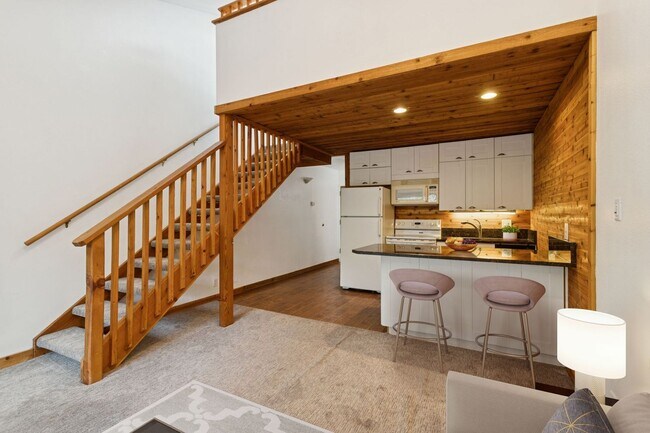 Photo - Downtown! Gorgeous Top Floor Unfurnished Studio