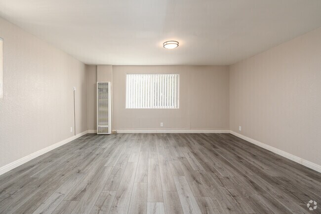 1BR, 1BA - 896SF - Living Room