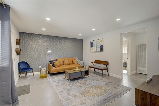 16562 Regina Cir