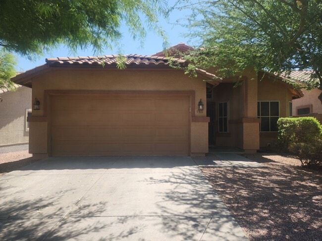 Building Photo - Spacious Home with Mountain views Near Downtown