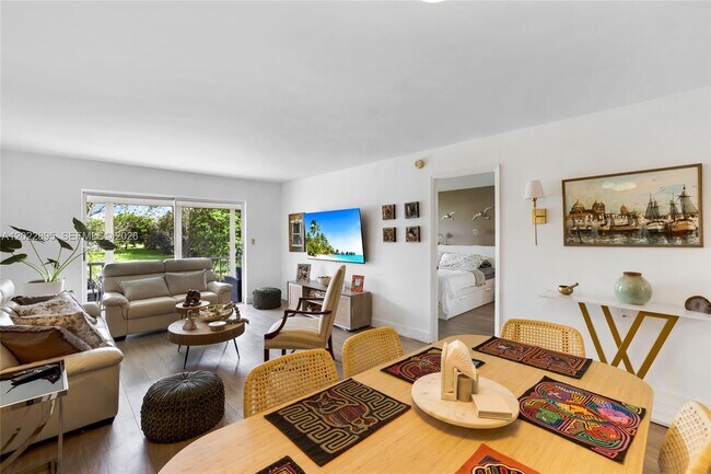 Photo - 950 Hillcrest Dr Unit 212