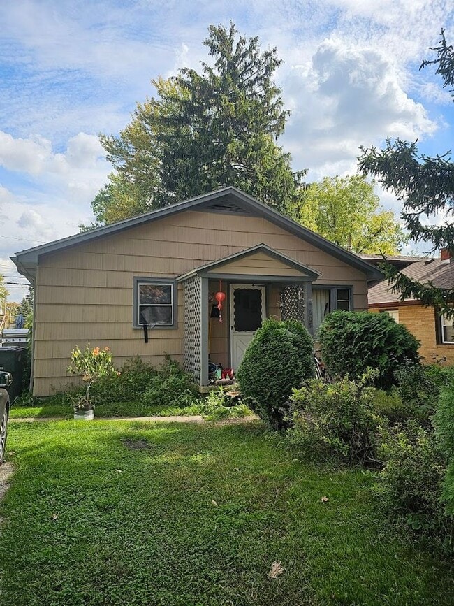 Building Photo - Cozy, great location!