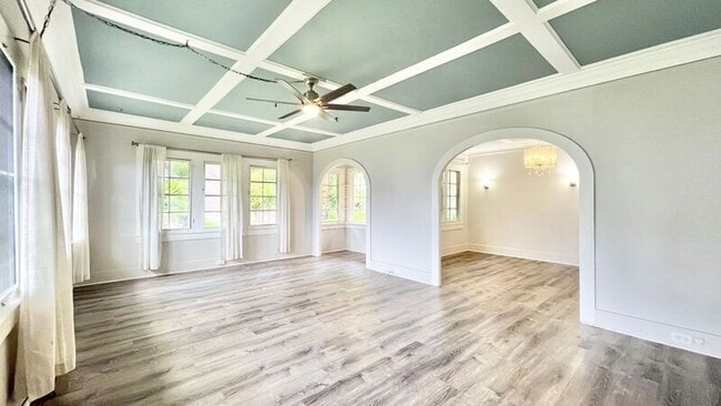 Building Photo - 2504 Rainbow Dr
