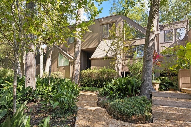 Photo - 222 Litchfield Ln