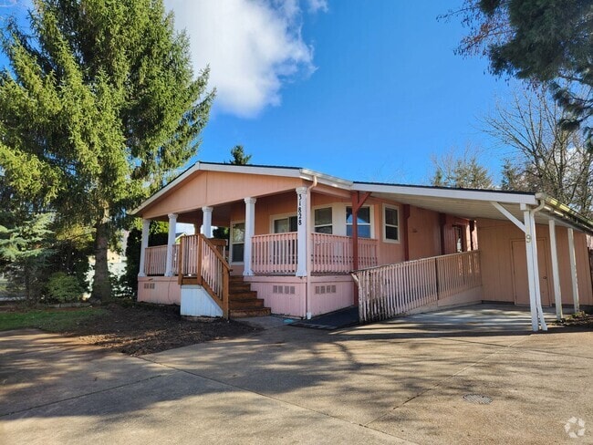 Building Photo - Newly Renovated Pet Friendly 3 Bed / 2 Bat... Unit 31828-19 Rental