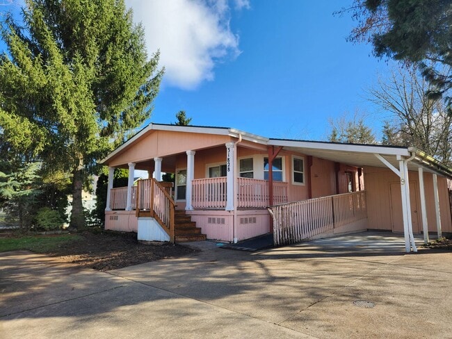 Newly Renovated Pet Friendly 3 Bed / 2 Bat... - Newly Renovated Pet Friendly 3 Bed / 2 Bat... Condo Unit 31828-19