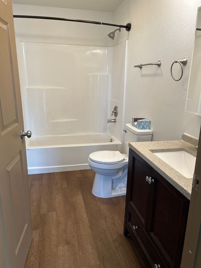 Building Photo - Private setting close to town Rental