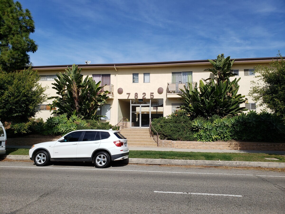 7825 West Manchester Avenue - 7825 W Manchester Ave Apartments Unit 17