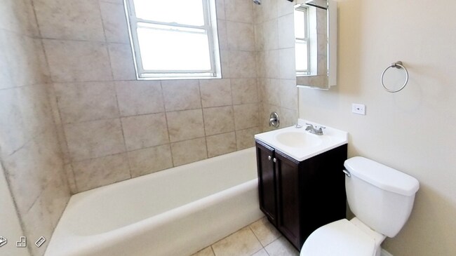 Photo - 2346 N KENNETH Ave Unidad 1W