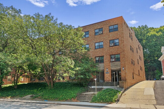 Building Photo - 5424 Fifth Avenue