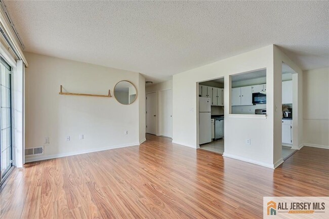 Photo - 69 Amberly Ct Unidad 165