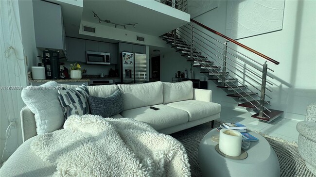 Building Photo - 41 SE 5th St Unit 1716