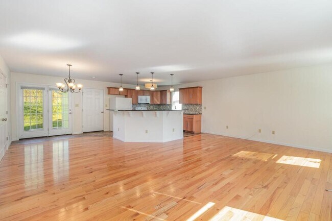 Photo - 927 E Lisburn Rd