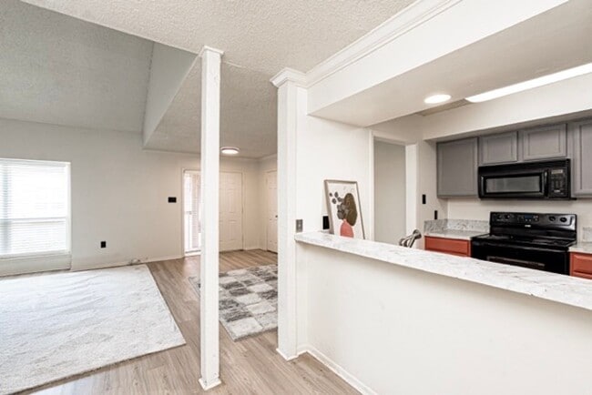 Photo - 2 Bedroom Condo with Pool and the Convinience of a Jefferson Hwy Address!