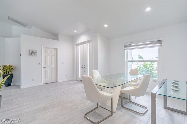 Photo - 201 S Bahama Ave