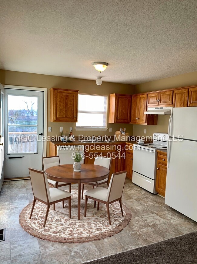 Photo - 816 NE Westwind Ln