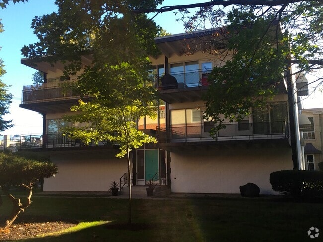 Building Photo - 7446 Franklin St Unit 2SE Rental