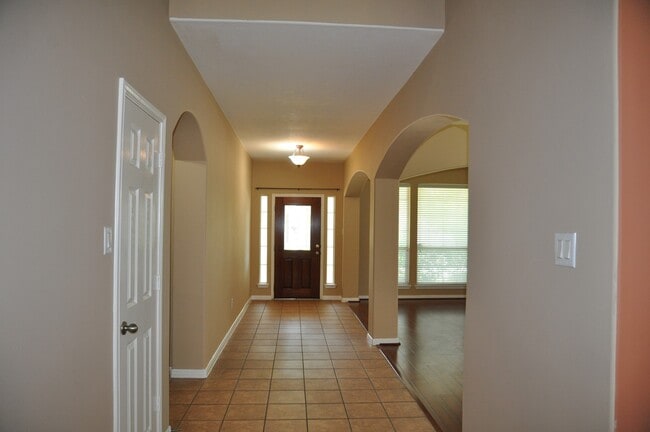 Photo - 2222 Drake Falls Dr