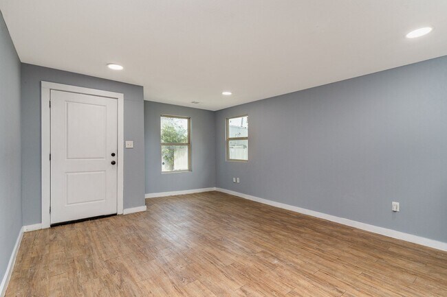 Photo - Spacious 4-Bedroom Home with Modern Finishes – Owenwood, Dallas