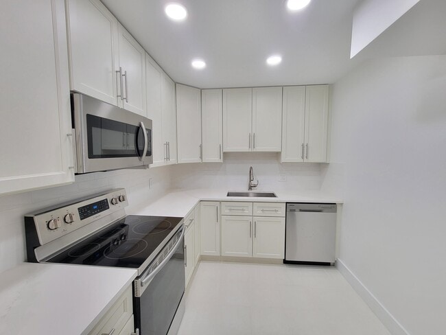 Photo - 733 SE 1st Way Unidad 303