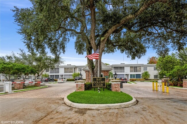 Building Photo - 6209 Bay Club Dr Unit 4