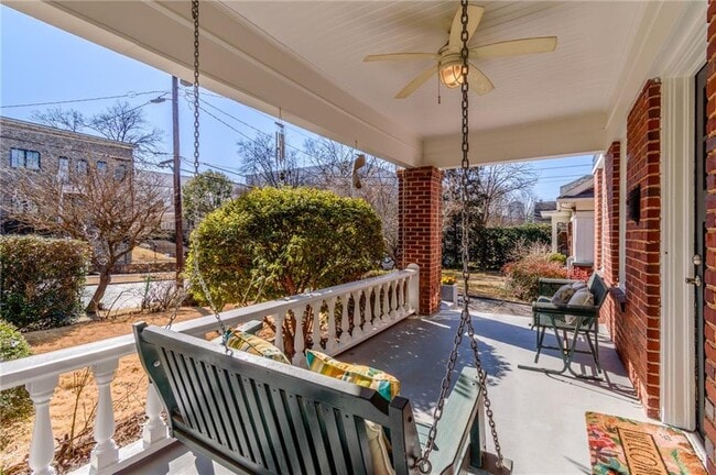 Photo - 628 Cooledge Ave NE