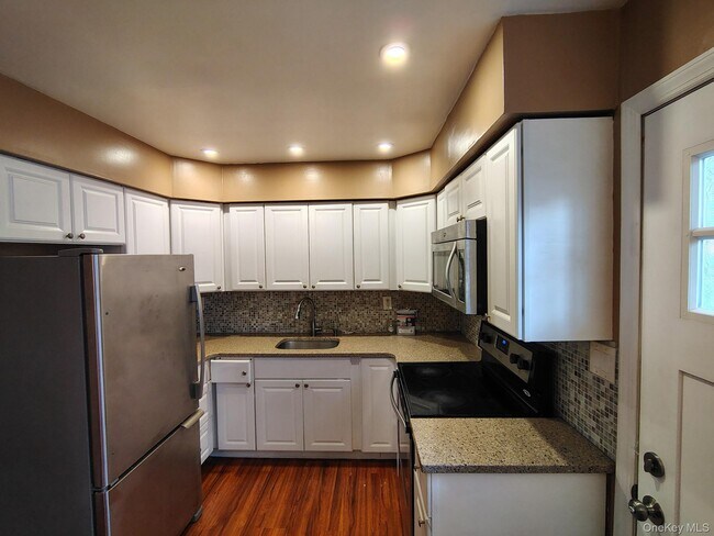 Photo - 122 W 1st St