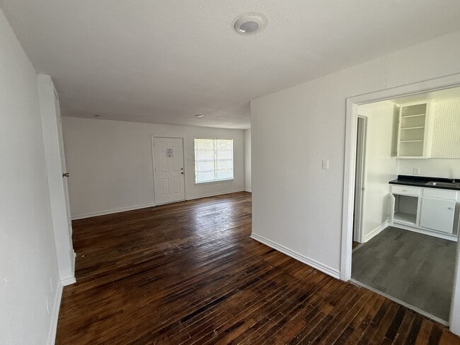 Photo - 15 MacArthur Dr