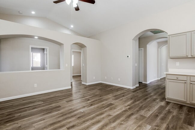 Photo - 15072 W Melvin St