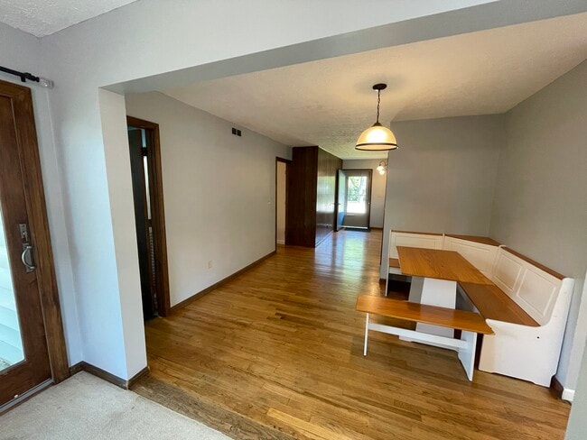 Photo - 140 Seneca Ln