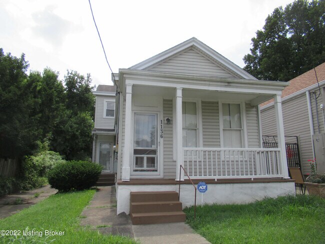 Photo - 1136 Samuel St House