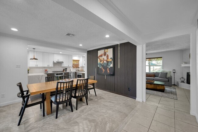 Photo - 28926 Twisted Oak Dr