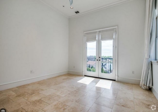 Building Photo - 6601 Mediterranean-15505 Unit 15505 Rental