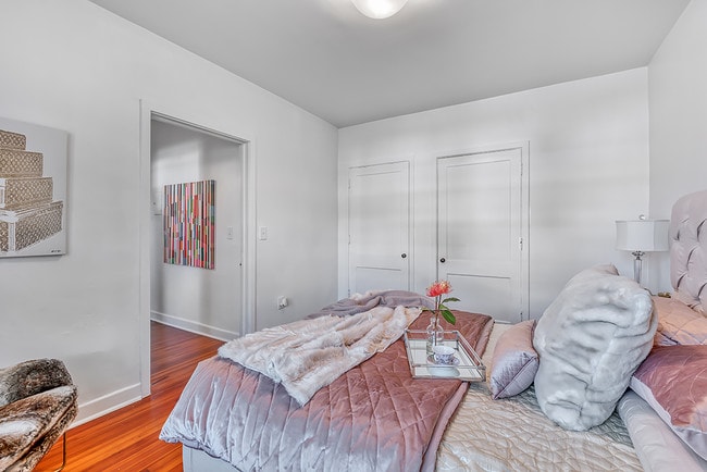 The Charmer Apartments