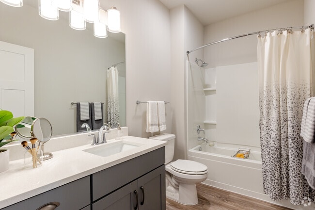 2BR, 2BA - 1,031SF - Second Bathroom