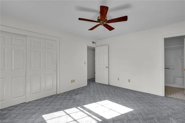 Photo - 205 N Rotary Dr