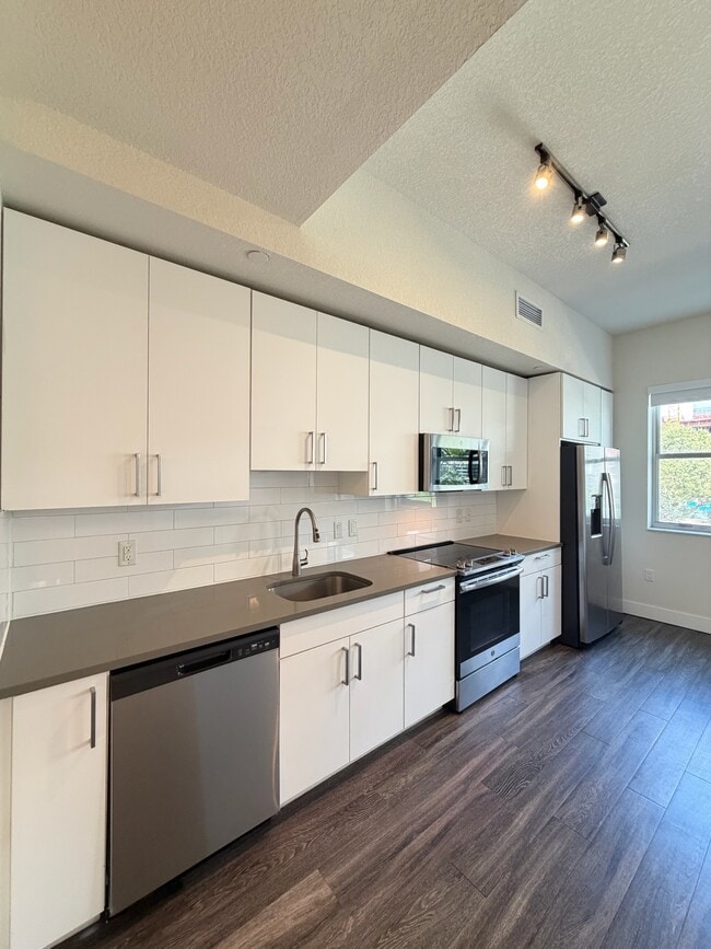 Building Photo - 342 NE 26th Ter Unit S3