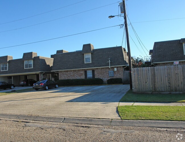 Metairie Plaza Apartments For Rent in Metairie, LA