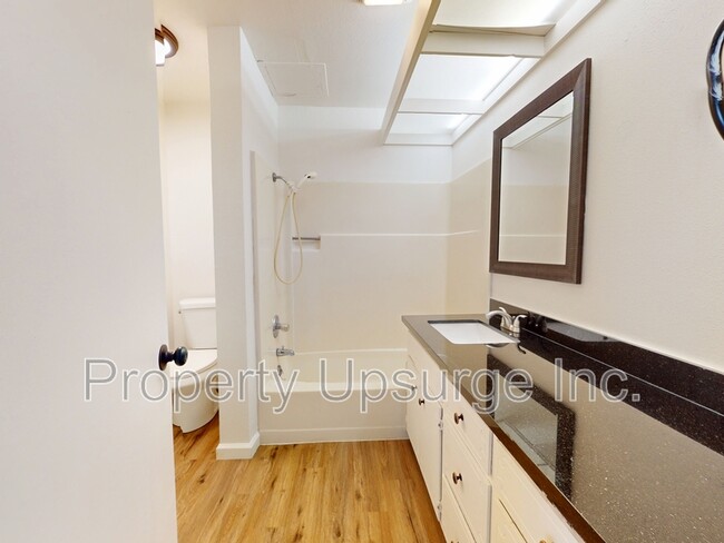 Photo - 1625 Robinson St