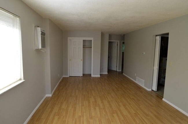 Building Photo - 6209-6213 S Sterne Pkwy Unit 6213