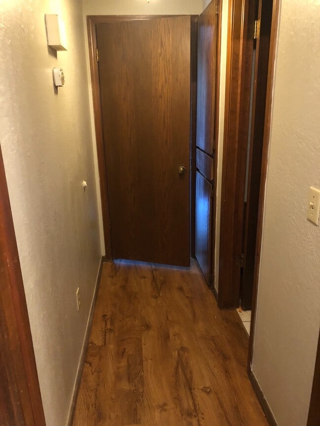 Photo - Updated home near I-44, Amazon, Will Roger...