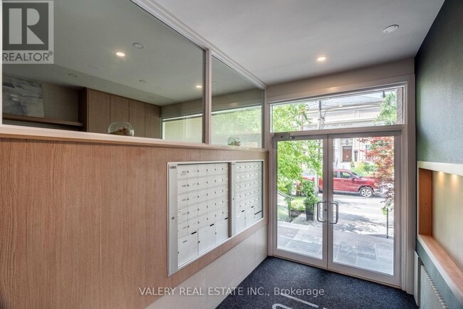 Photo - 161 St George St
