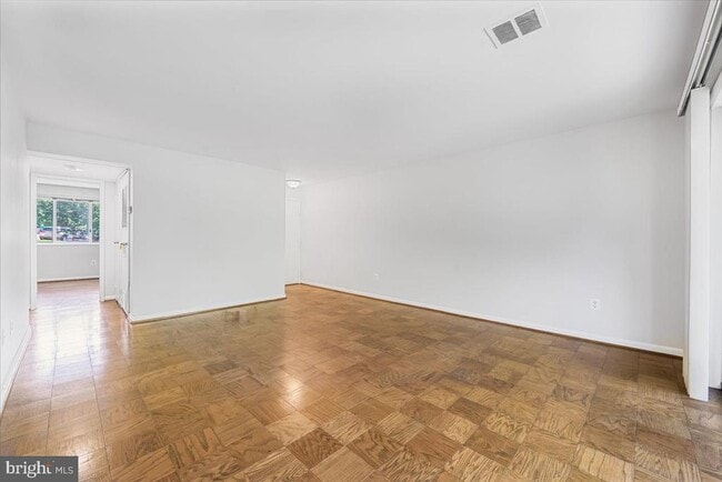 Building Photo - 10444 Rockville Pike Unit 302