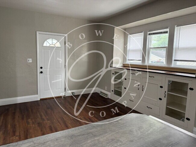Photo - "Charming 3-Bed Home with 2 Full Baths - Spacious Living in South Toledo!"